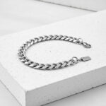 Pulseira para homem em aço inoxidável da marca Twobrothers.