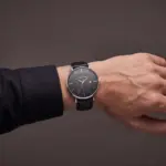 Relógio Pearl para homem com bracelete em pele preta