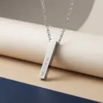 Colar para homem com barra para gravação personalizada.
