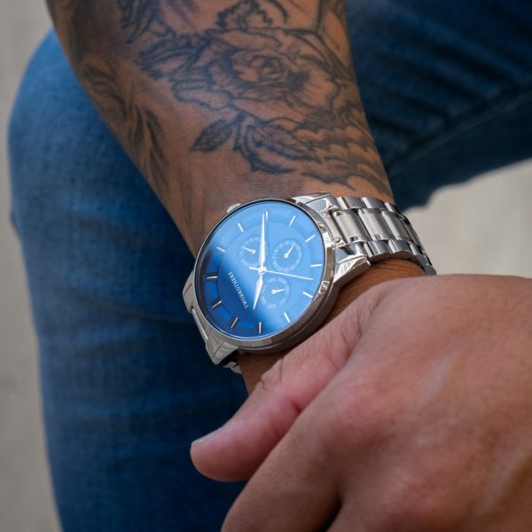 Relógio para homem em aço inoxidável com mostrador azul escuro - relógio com bracelete de elos - Relógio masculino analógico elegante - relógio Califórnia da marca Portuguesa Twobrothers