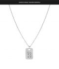 Colar em aço inoxidável para homem e mulher com chapa para gravação e personalização da letra inicial do nome, pela marca Twobrothers.