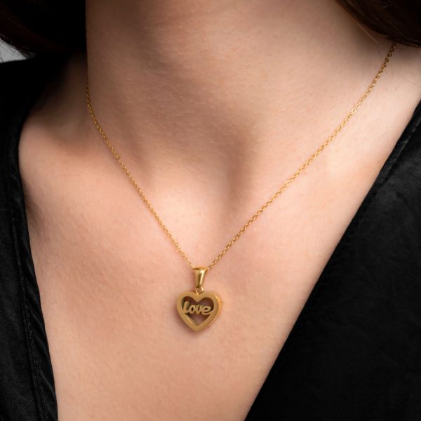 Colar Heart Love Gold para mulher produzido em aço inoxidável dourado pela marca Portuguesa Twobrothers.