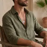 Colar para homem prateado em aço inoxidável 316L com malha tradicional portuguesa e pendente dorset compass