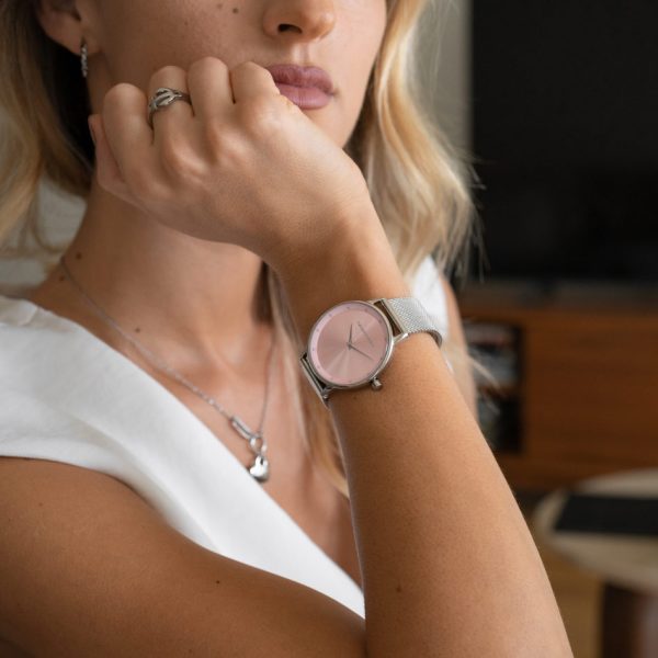 Relógio Classy Evelyn para mulher com mostrador cor de rosa elegante da marca portuguesa Twobrothers