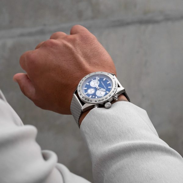 Relógio Exclusive Bronx para homem em aço inoxidável com ponteiros e marcadores luminosos no escuro da marca portuguesa Twobrothers