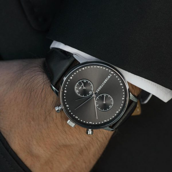 Relógio Exclusive Chrono Platte para homem com bracelete em pele genuína preta.
