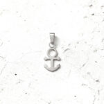 Pendente para colar em forma de âncora em aço inoxidável.