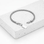 Pulseira para homem arredondada em aço inoxidável.