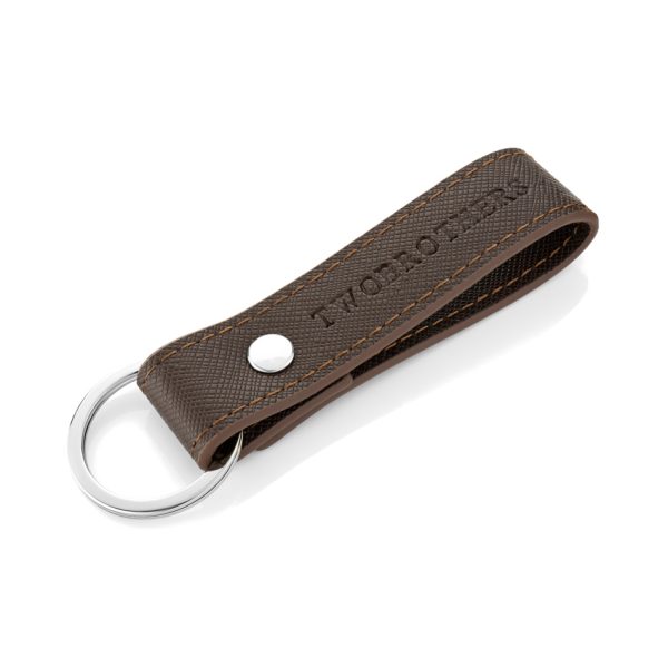 Porta-chaves castanho em pele genuína estilo saffiano com argola para chaves. da marca Twobrothers.