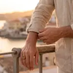 Anel Circle Crown em aço inoxidável para homem na cor dourado