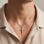 Colar Manassas para homem em aço inoxidável com cruz de Jesus Cristo da marca Twobrothers.