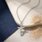 Colar Manassas para homem em aço inoxidável com cruz de Jesus Cristo da marca Twobrothers.