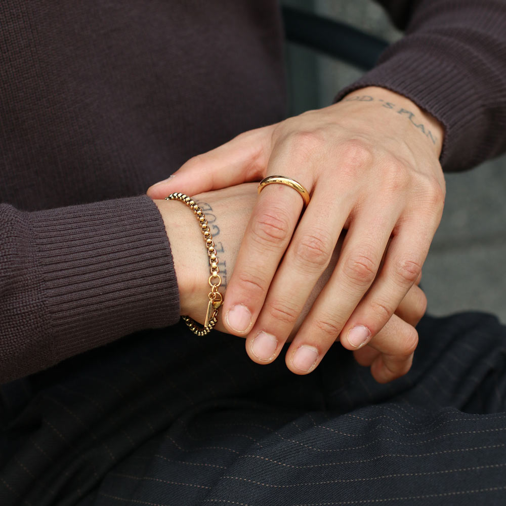 pulseira-homem-dourada-akron Pulseira para homem em aço dourado.