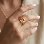 anel para mulher de aço inoxdavel dourado modelo diane