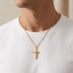 Colar Manassas Gold, para homem, em aço inoxidável Dourado com cruz de Jesus Cristo da marca Twobrothers.