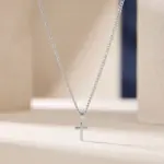 Colar para homem prateado em aço inoxidável 316L com pendente em forma cruz, modelo udine