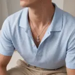 Colar Homem prateado com pendente em forma de rosa, produzido em aço inoxidável, da marca Twobrothers.