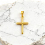 Pendente para homem cruz em aço dourada.