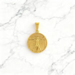 Pendente Medalha Homem Vitruviano Dourada, em aço inoxidável para colares.