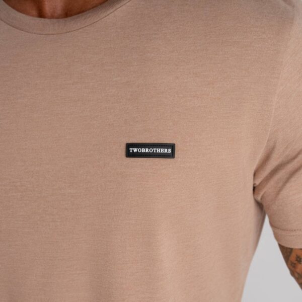Detalhe do logo na t-shirt Detroit Buckskin, para Homem, em algodão de qualidade e conforto superior.