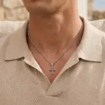 Colar Homem Prateado, para homem, com pendente em forma de cruz em aço inoxidável.