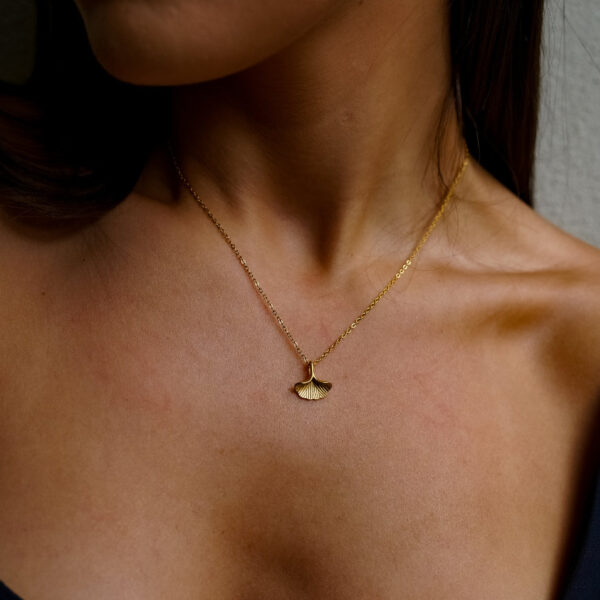 Colar Mulher Gingko Leaf Dourado