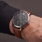 Relógio para Homem Clinton em aço inoxidável e com bracelete em pele genuína castanha