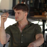 Colar homem com pendente bússola dourada