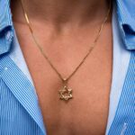 Colar homem prateada com pendente estrela de Davi. Colar masculino em aço inoxidável.