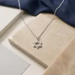 Colar para homem em aço inoxidável prateado com pendente estrela davi