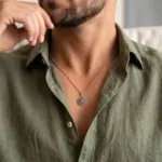 Colar para homem em aço inoxidável dourado, com pendente rosa dos ventos