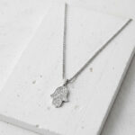 Colar para homem corrente com pendente mão de fátima