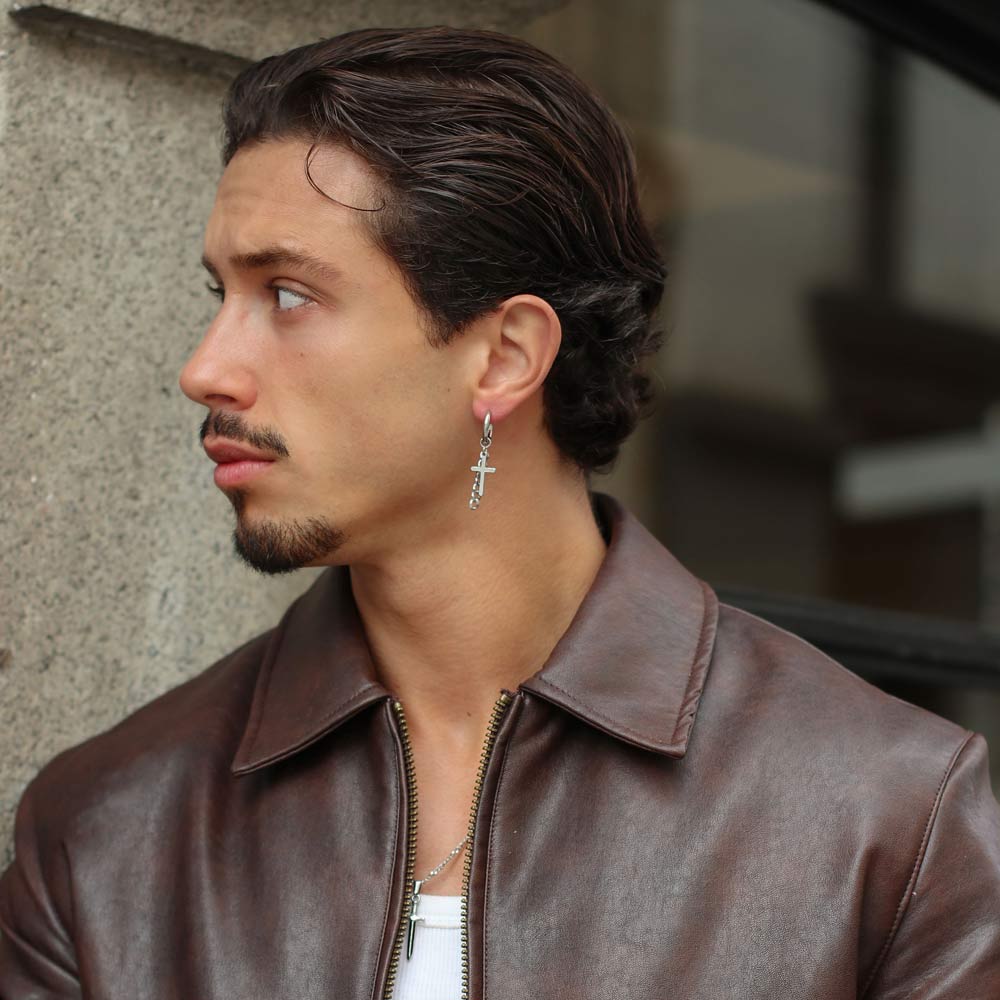 Brinco-homem-com-cruz Brinco homem com pendente cruz