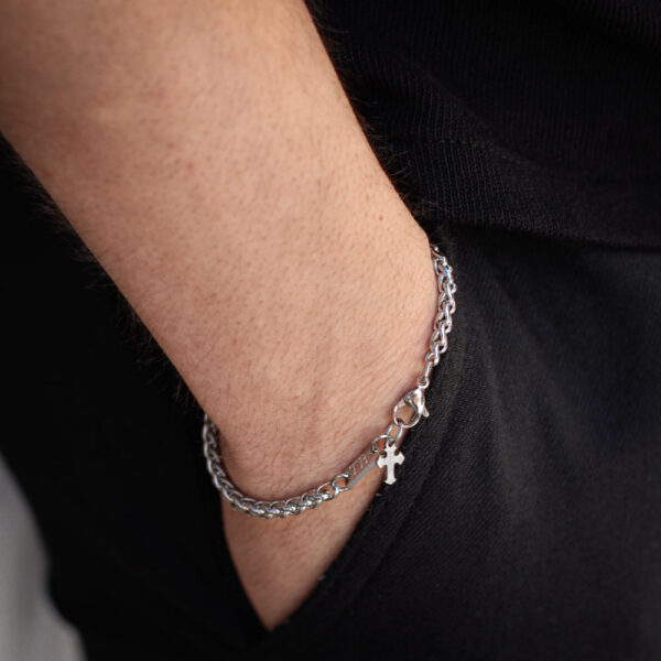 Pulseira para Homem Collin, em aço inoxidável prateado, com pendente em forma de cruz da Twobrothers