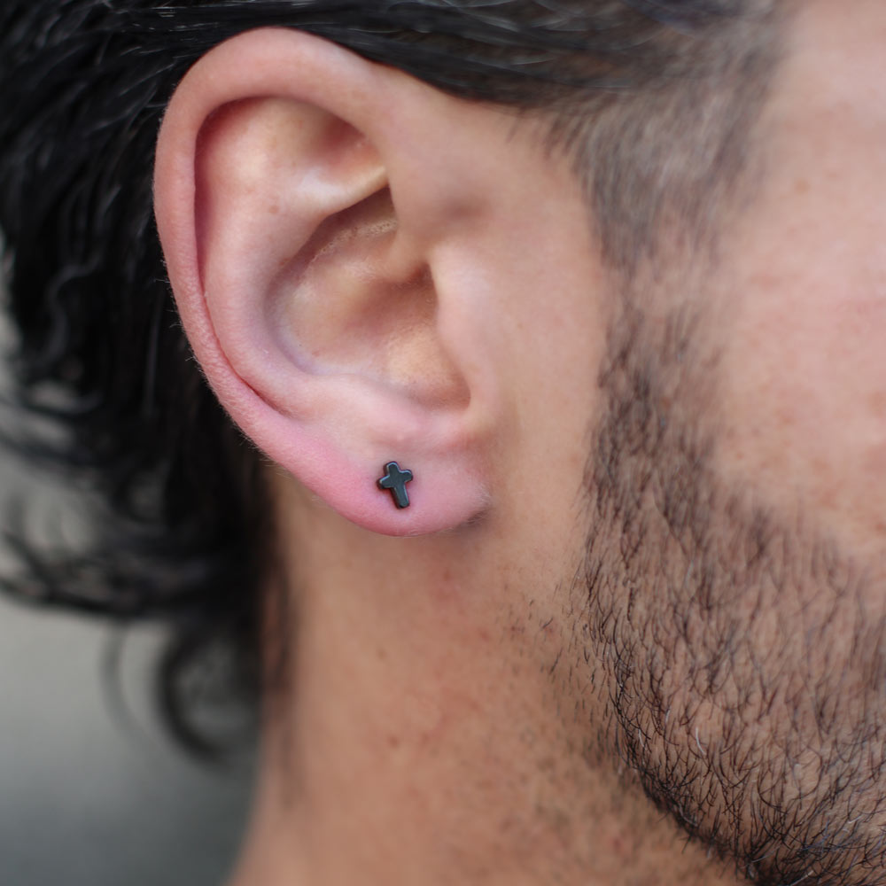 brinco-homem-pino-cruz Brinco homem stud em forma de cruz pequena em aço inoxidável