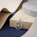 Colar para homem em aço inoxidável prateado com medalha freedom