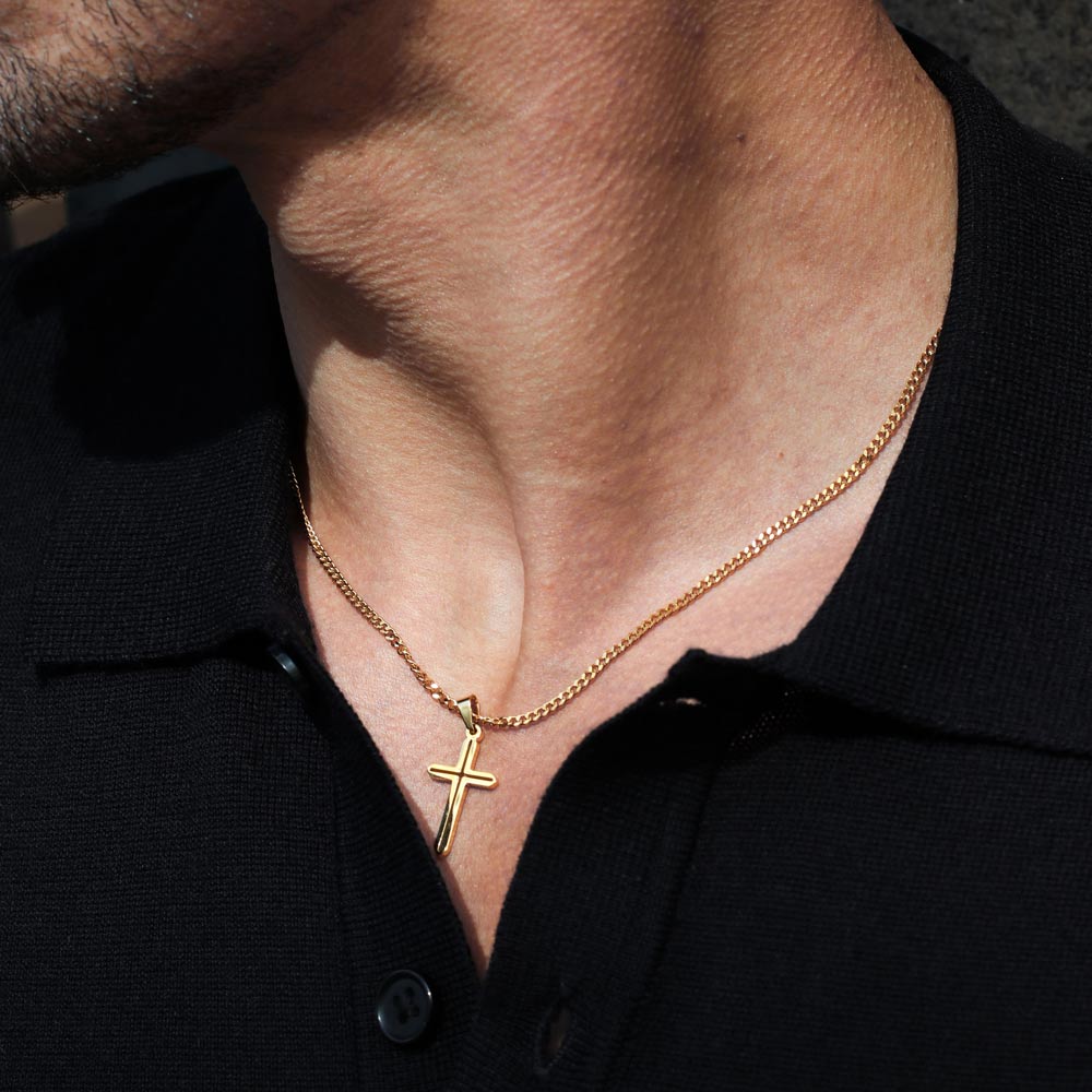 colar-para-homem-dourado-yorktown Colar para homem em aço dourado com pendente em forma de estrela.