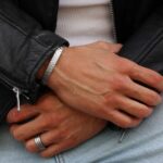 Pulseira homem escrava em aço inoxidável prateado.