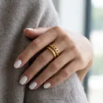 anel para mulher em aço inoxidavel dourado modelo hannah