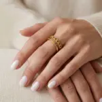 anel em aço inoxidavel em dourado para mulher modelo hannah