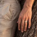 Anel para homem bicolor, em aço inoxidavel prateado e dourado modelo Yukon