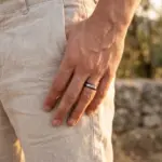Anel para homem bicolor, em aço inoxidável prateado e preto, modelo Roswell